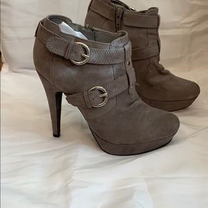 GUESS HEELS